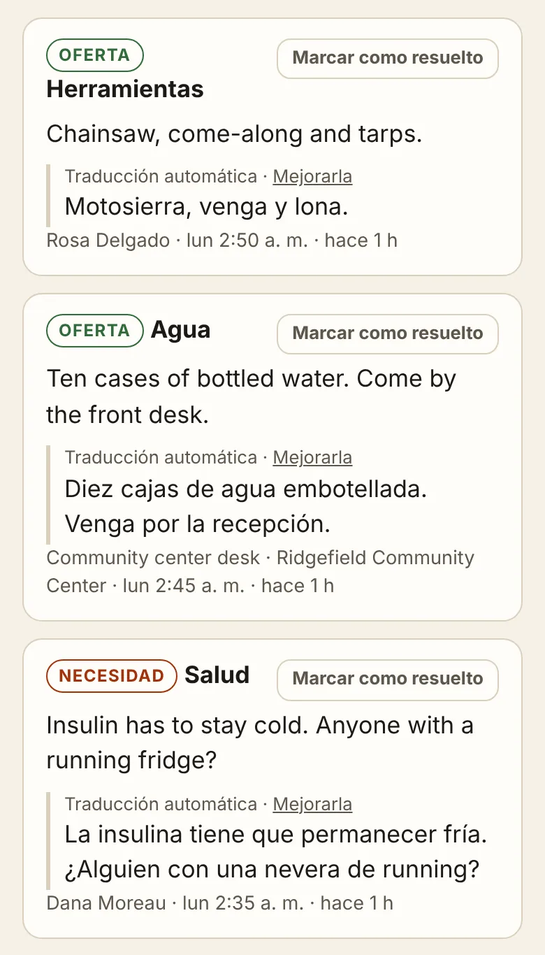 Una lista de ofertas y necesidades escritas en inglés, cada una con su traducción automática al español: herramientas, agua embotellada, insulina que debe mantenerse fría.